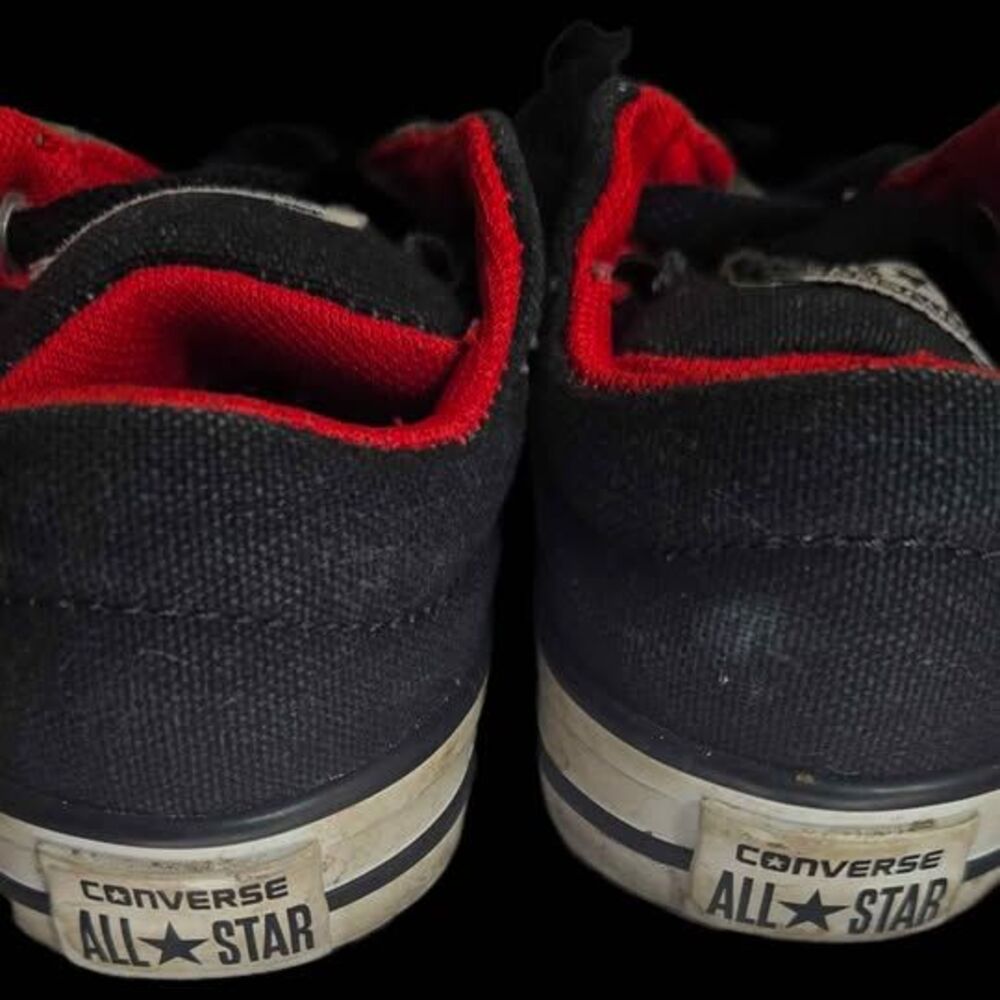 Black and red toddler shoes, size 5